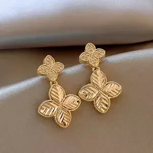 1 Pair Of Fashion Flower Earrings, Four-leaf Clover Rhinestone Stud Earrings, European And American Four-petal Flower Design Sense Women&#39;s High-end Sense Earrings, Daily Wear