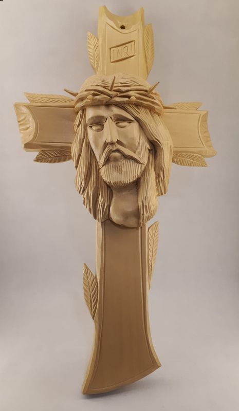Krzyż rzeźbiony
