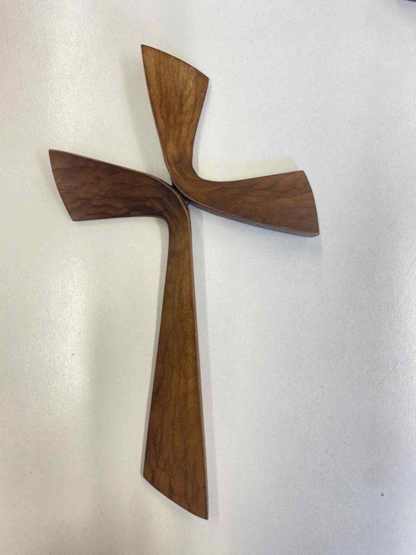 Krzyż rzeźbiony