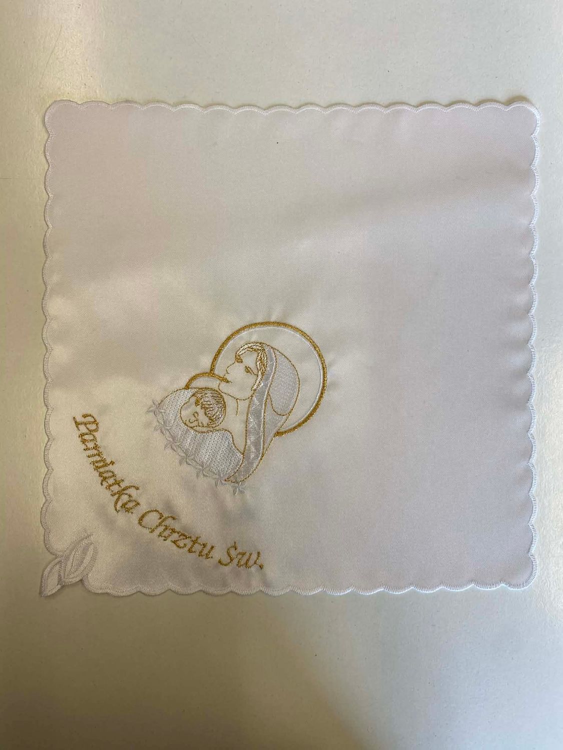 Szatka Matka Boża z Dzieciątkiem złoto