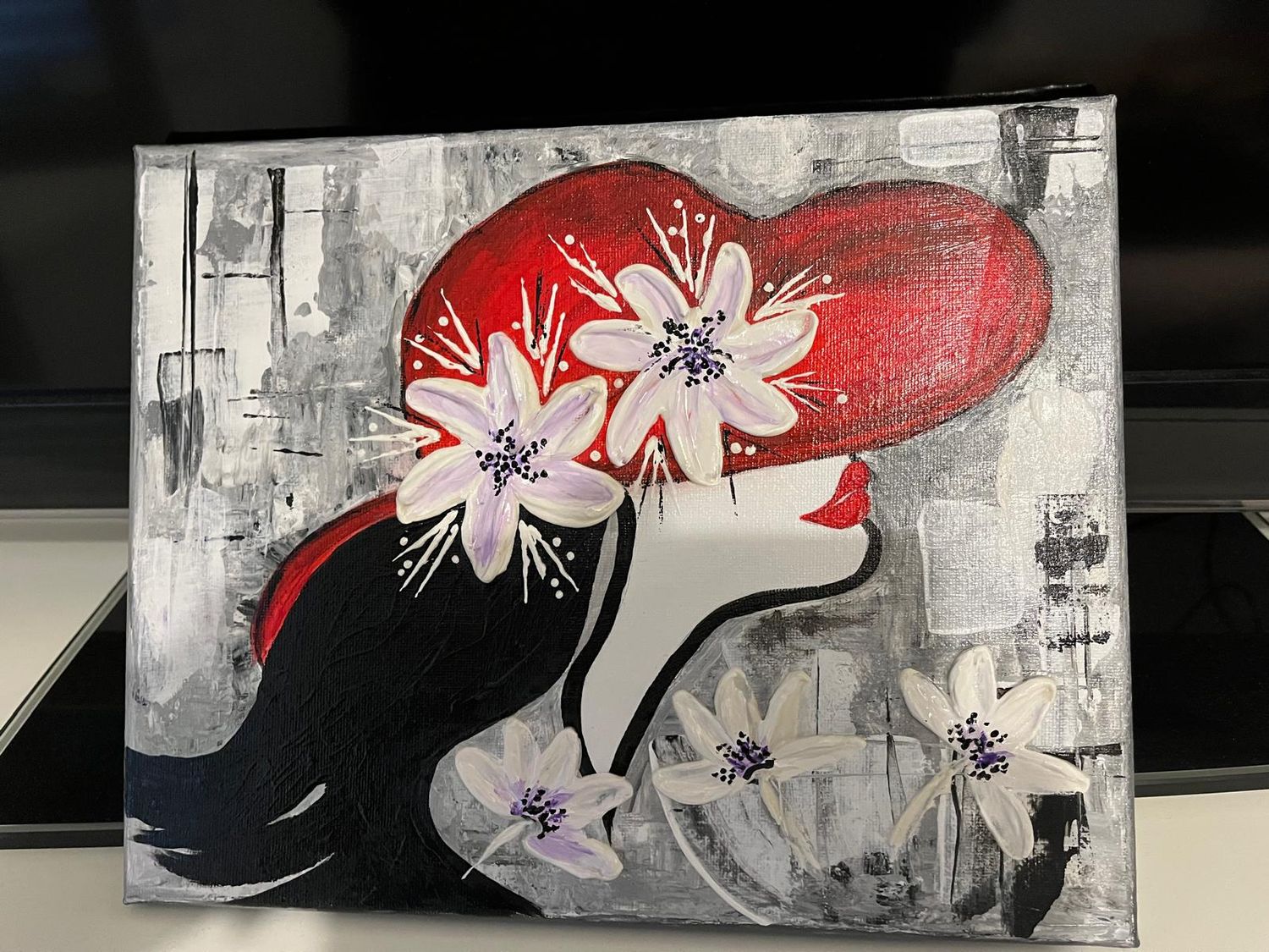 Soue le chapeau des fleurs