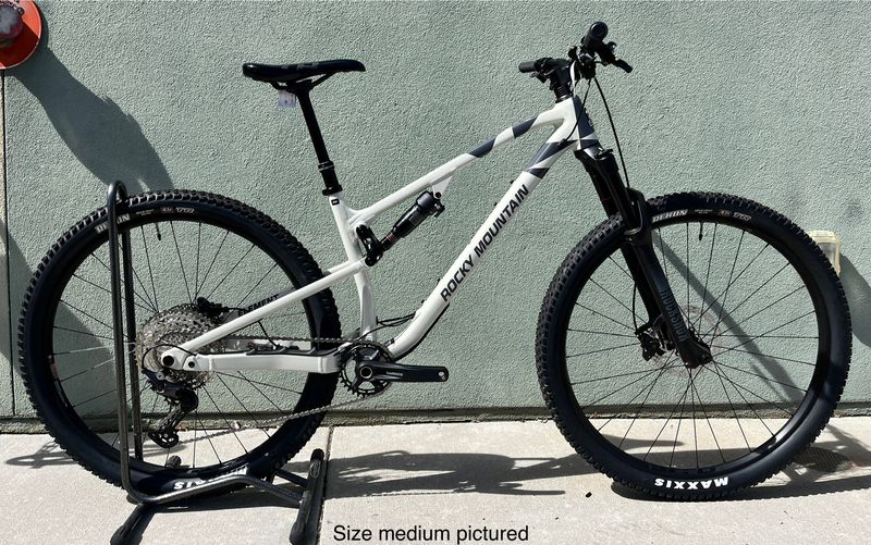 Rocky Mountain Element A30 - Beige/ Gray, LG