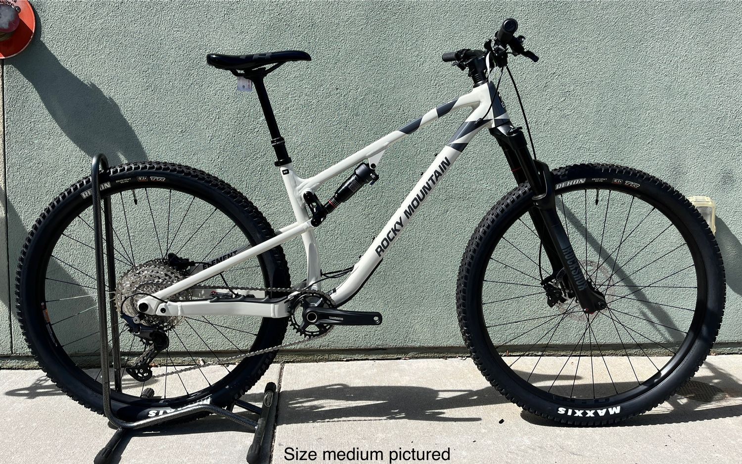 Rocky Mountain Element A30 - Beige/ Gray, LG