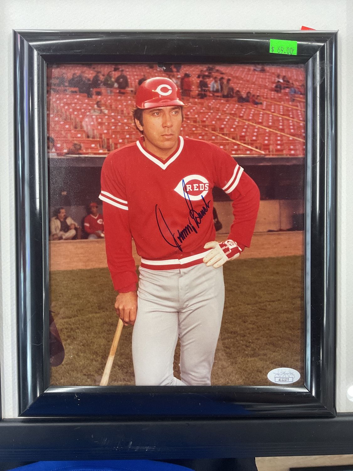 Johnny Bench 10”x12” Framed Picture JSA Authenticated Autograph