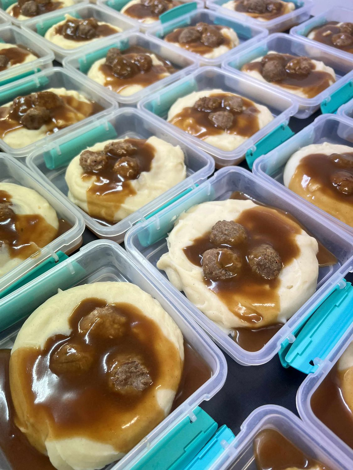Meatballs, mash and gravy snack pack