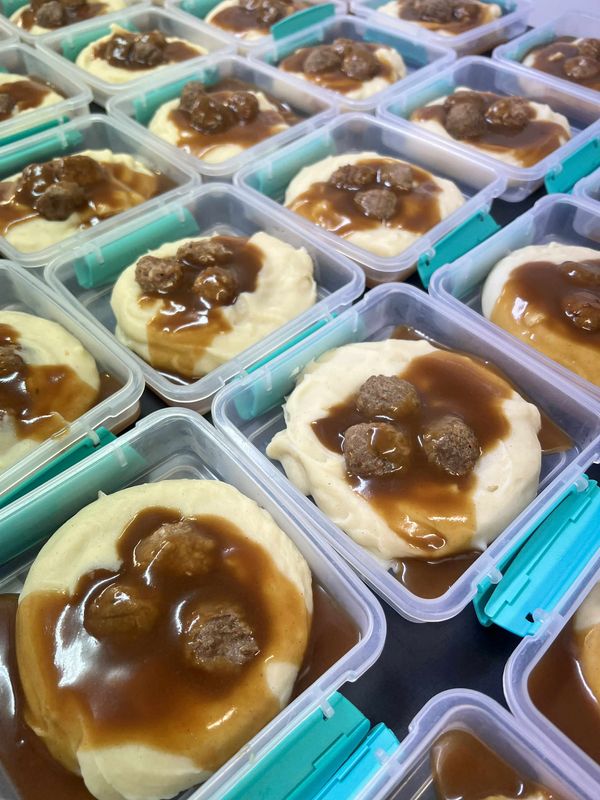 Meatballs, mash and gravy snack pack