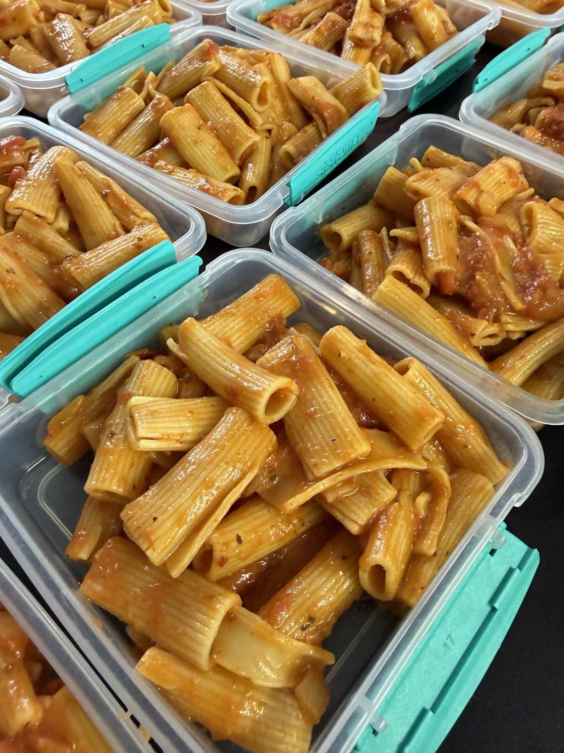 Tomato &amp; Mozerella Rigatoni snack pack