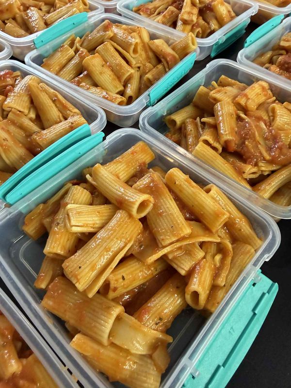 Tomato &amp; Mozerella Rigatoni snack pack