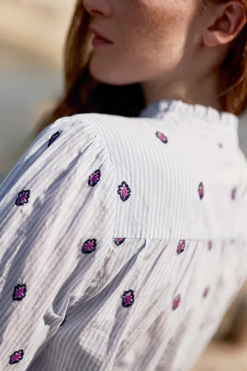 Blusa con bordado - Blooma