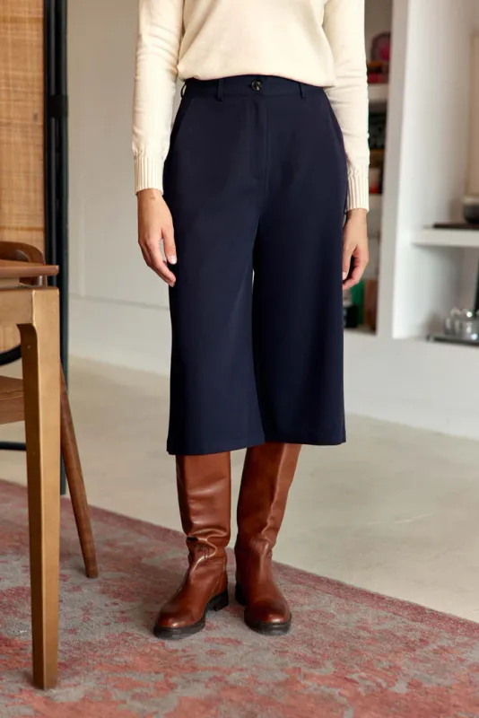 Bermudas azul marino