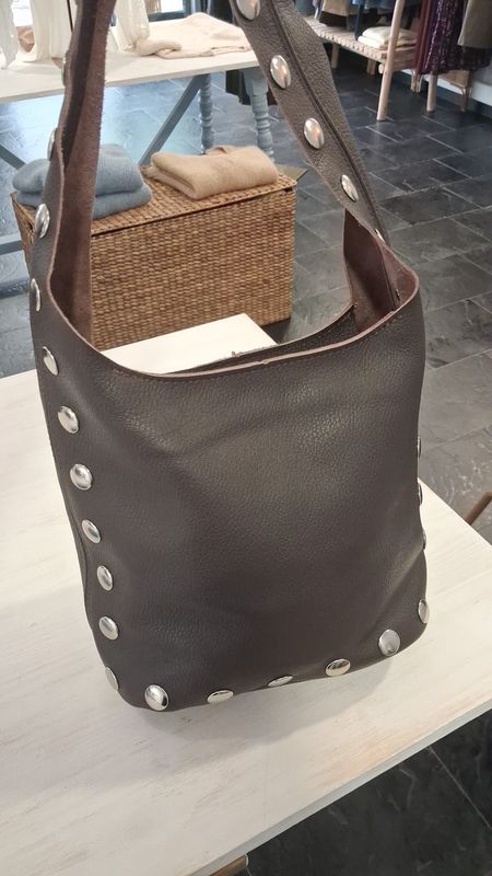 Bolso de piel vuelta