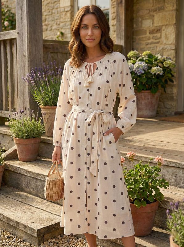 Vestido midi fluido con estampado de lunares