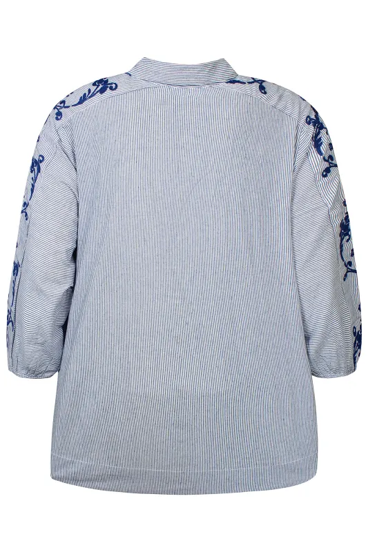 Camisa a rayas con detalles bordados