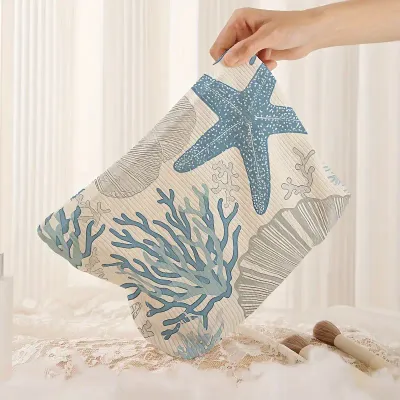 Compact &amp; Fresh – Makeup Pouch with a Nautical Touch