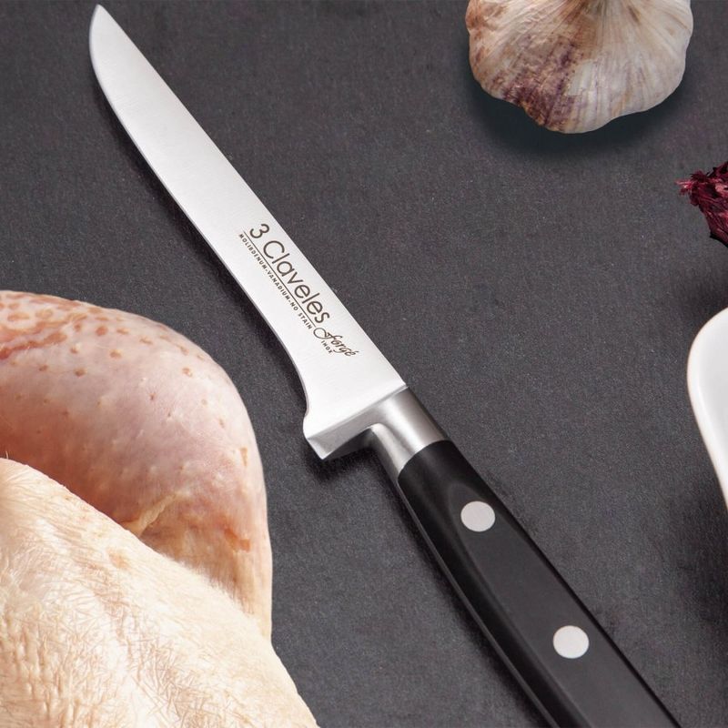 Cuchillo 3 Claveles Deshuesar.