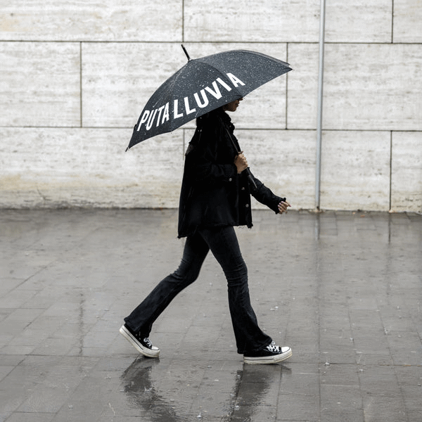 Paraguas "Puta lluvia".