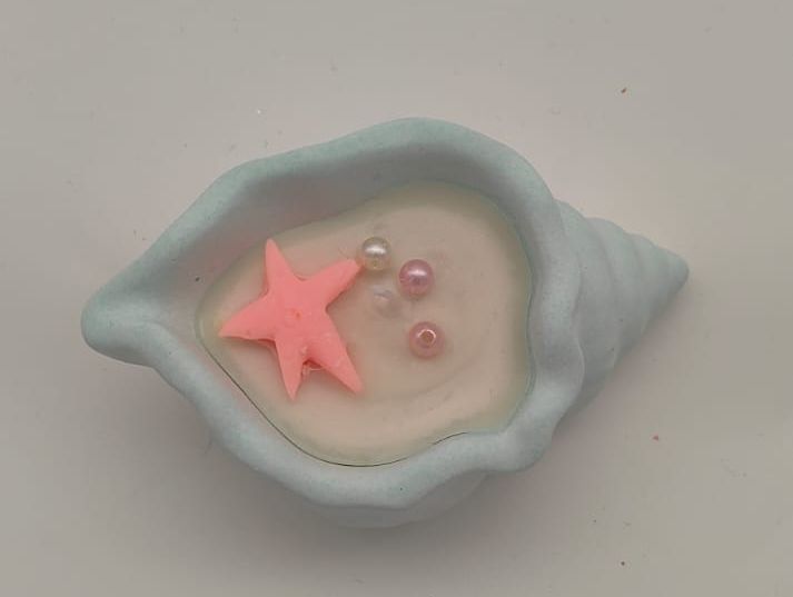 Shell candle composition / Composizione di candele in conchiglia