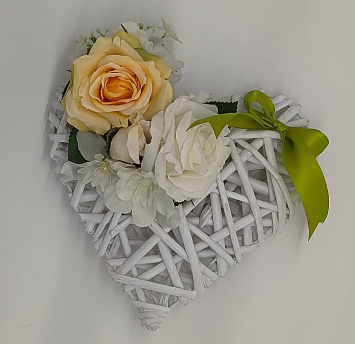 Decorated wicker heart / Cuore di vimini decorato