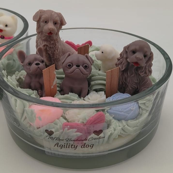 Dogs Farm Composition Candle / Composizione di candele a forma di cane