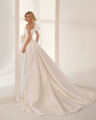 Robe de mariée de style princesse ENIO Robe de mariée de style princesse ENIO