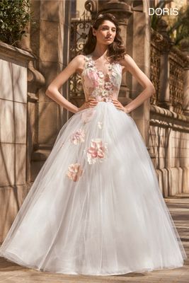 Robe de mariée fleurie et vaporeuse DORIS Robe de mariée fleurie et vaporeuse DORIS