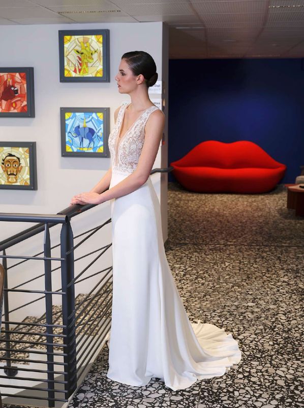Robe de mariée fluide et dentelle ACAPELLA