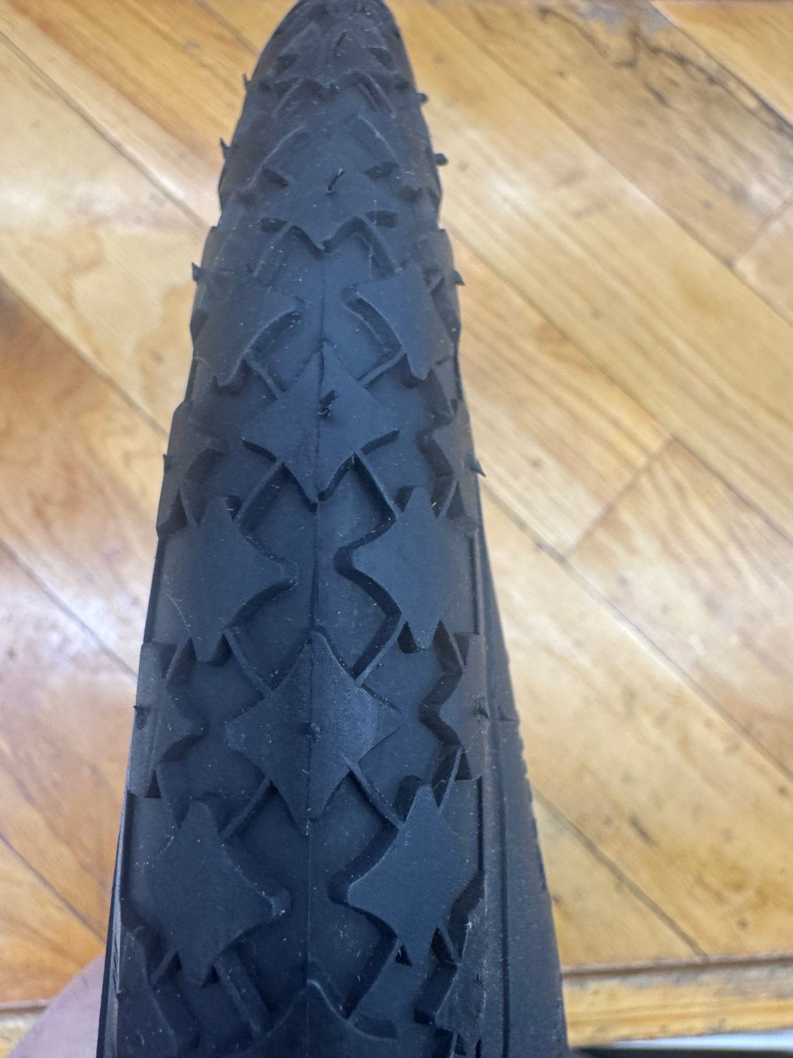 DURO  12-1/2" x 2-1/4" Black, Steel Bead Street Thread