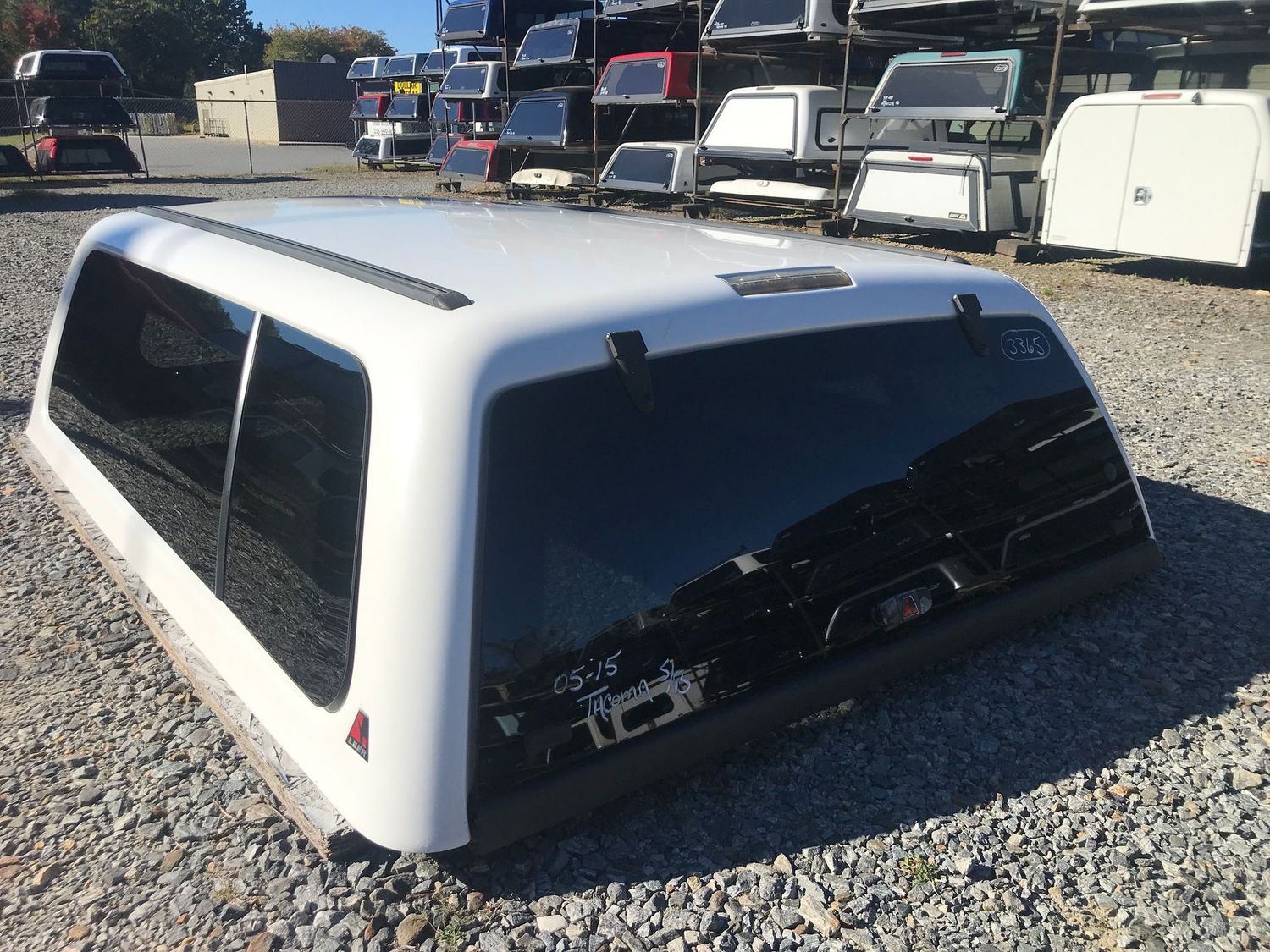 2005-2015 Toyota Tacoma 6.3' bed, Leer 100XL (Used)