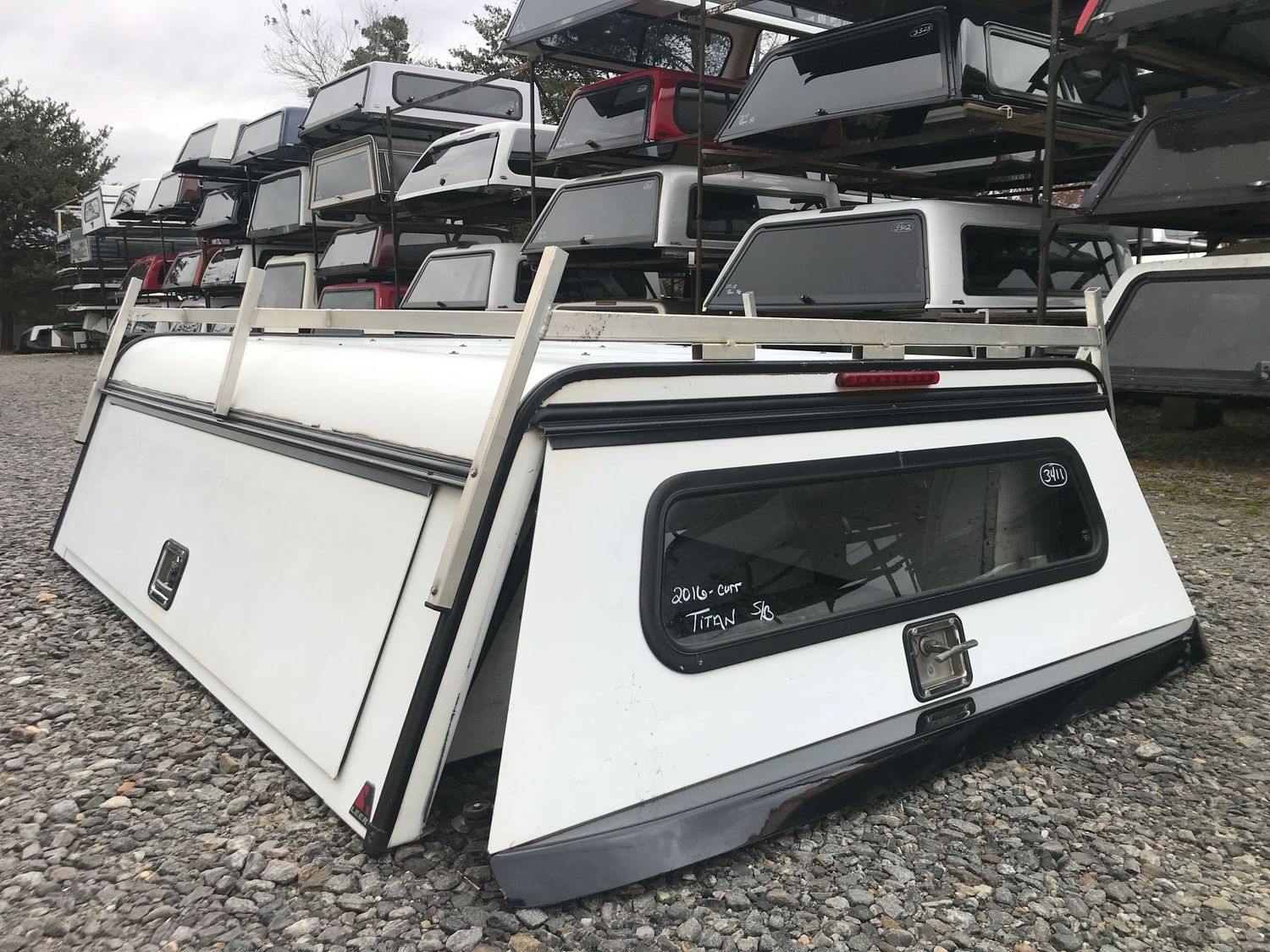 2016-Current Nissan Titan 6.5' bed, Leer DCC (Used)