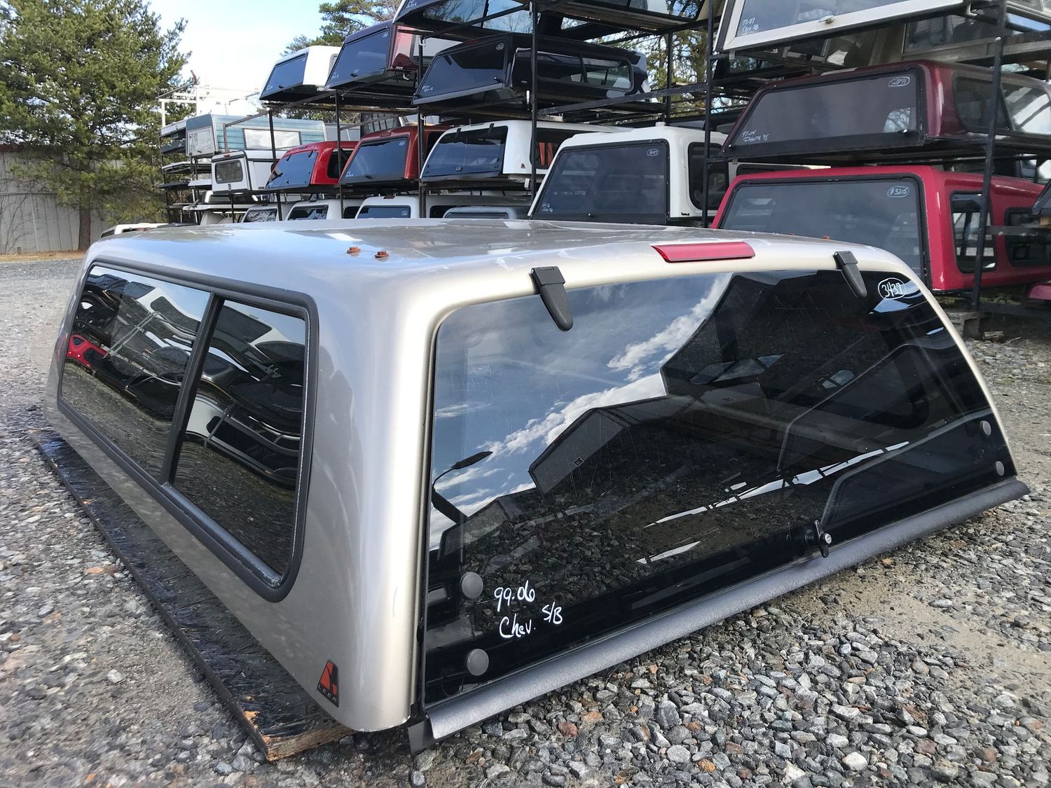 1999-2006 Chevrolet Silverado 6.5' bed, Leer 100XR (Used)