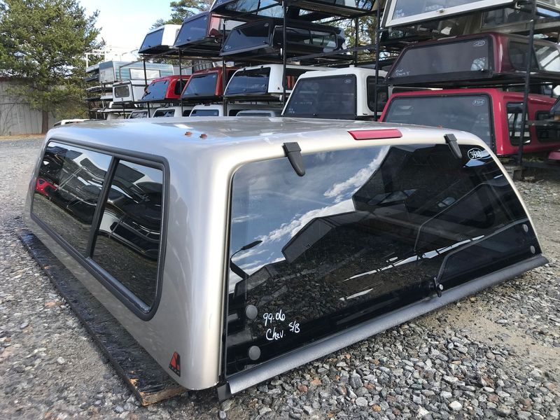 1999-2006 Chevrolet Silverado 6.5' bed, Leer 100XR (Used)