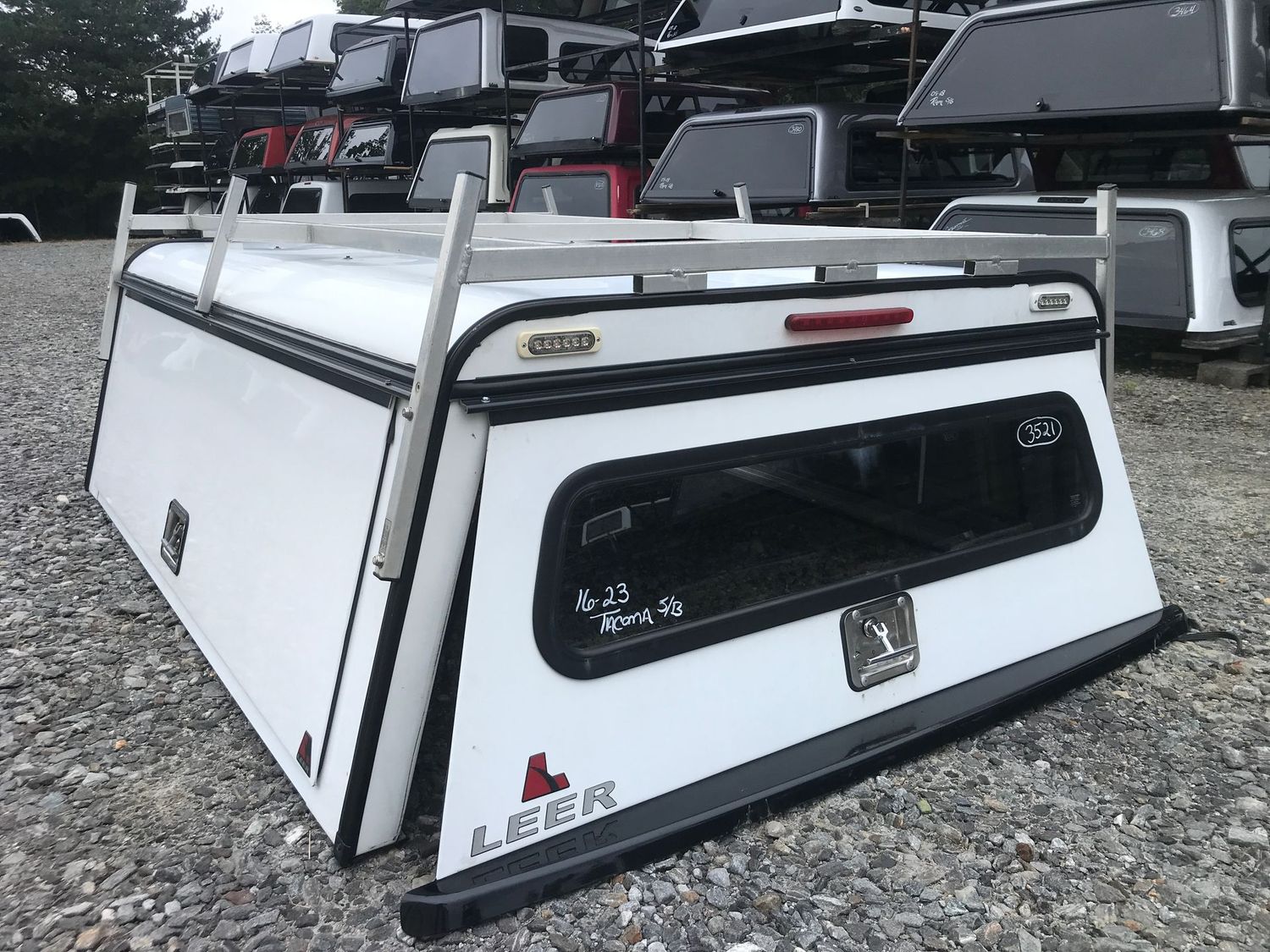 2016-2023 Toyota Tacoma 6.2' bed, Leer DCC (Used)