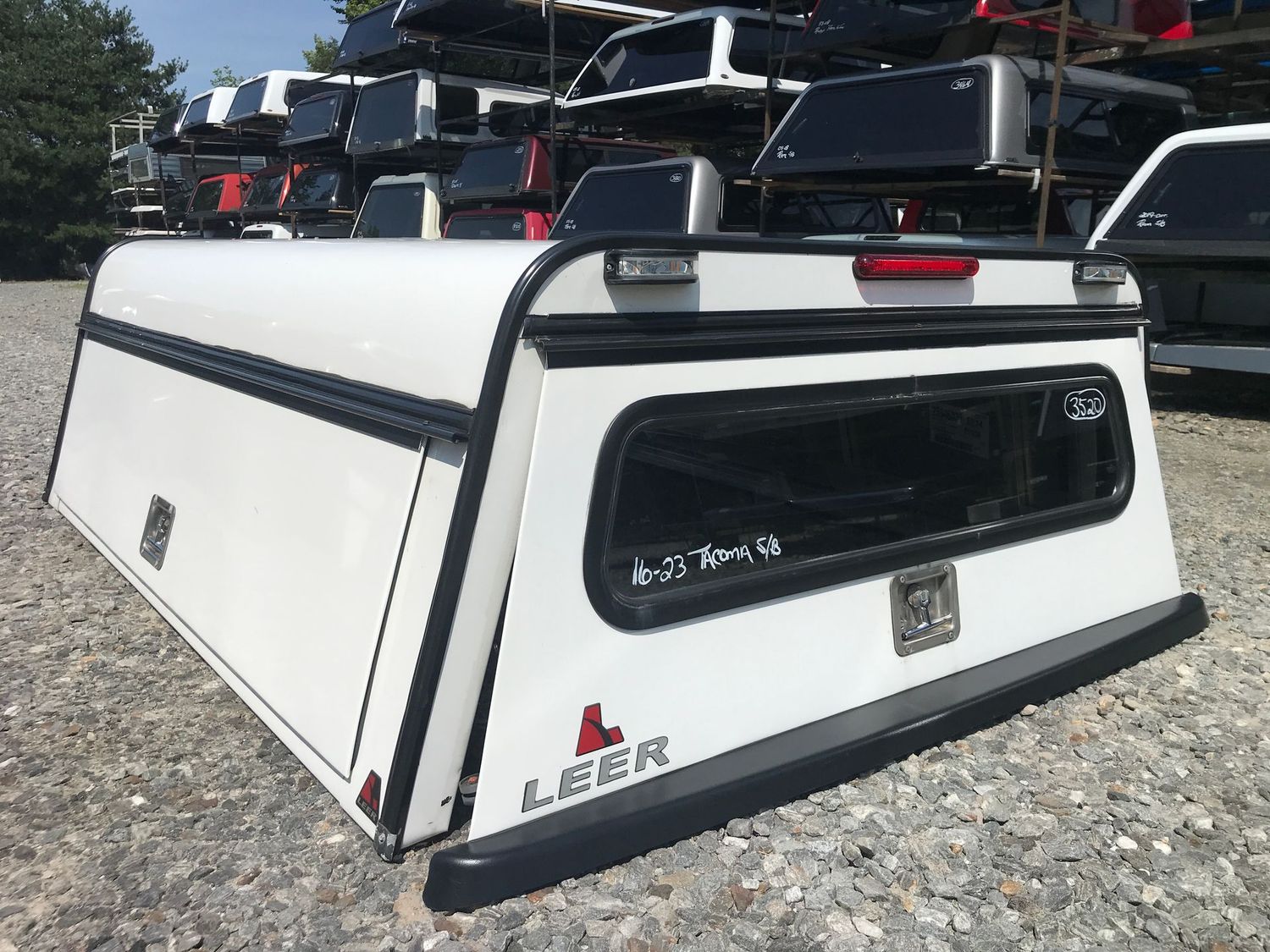 2016-2023 Toyota Tacoma 6.2' bed, Leer DCC (Used)