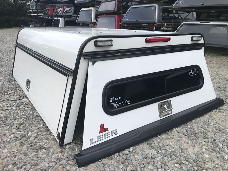 2024+ Toyota Tacoma, 6.2' bed, Leer DCC (Used)