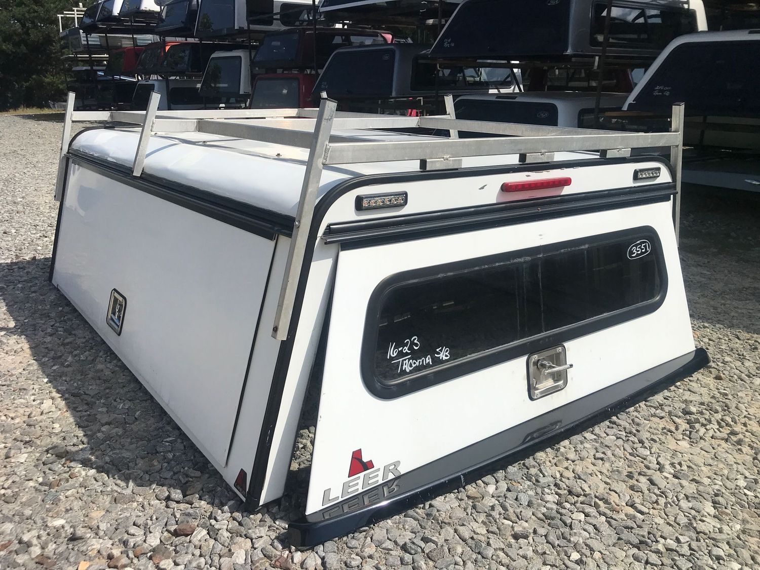 2016-2023 Toyota Tacoma 6.2' bed, Leer DCC (Used)