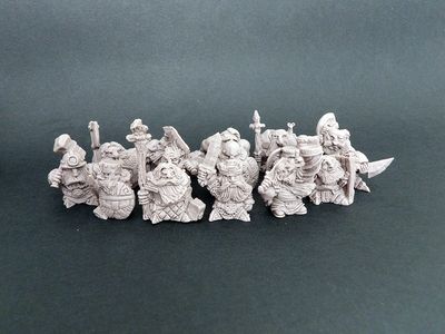 Dwarfs . 15 miniatures