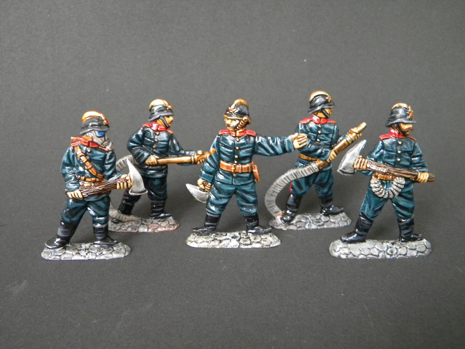 Italian firefighters. Flat miniature. Tin soldiers. Painted soldiers. 1:35