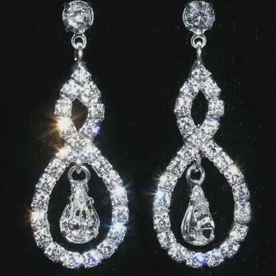 Ear Ring Twisted 8 (infinity)