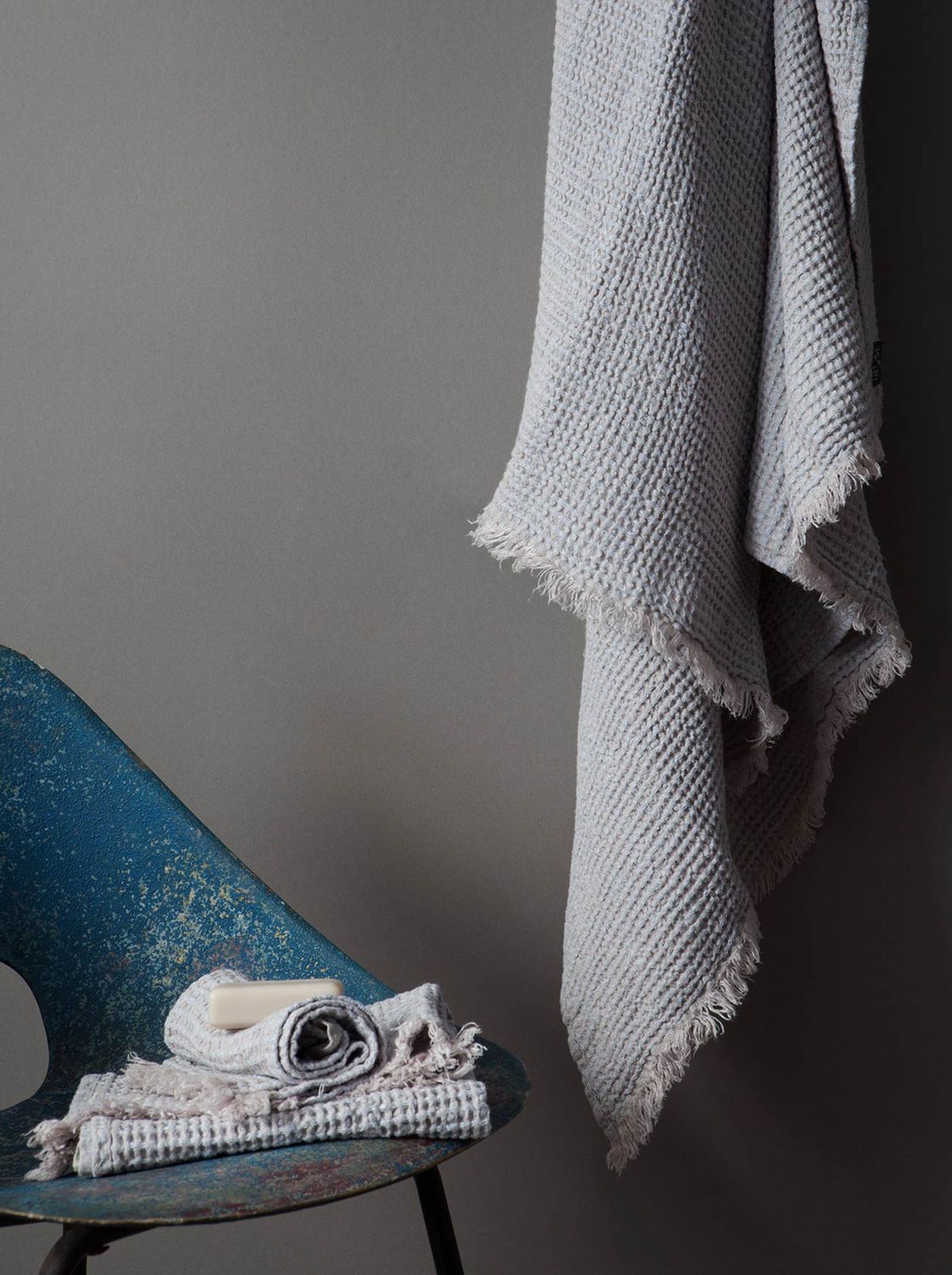 Linen waffle towel, SIZE: Hand, COLOUR: Smoke