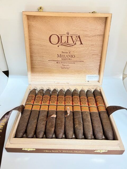 Serie V Melanio Maduro Figurado Serie V Melanio Maduro Figurado