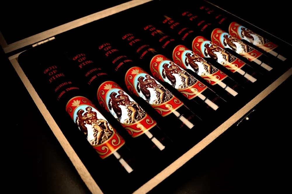God of Fire Serie B Double Robusto Tubo