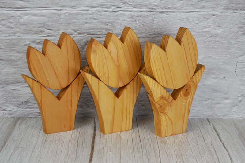Holz Tulpe Deko aus Fichtenholz – Handgefertigte Frühlingsdeko Tulpe 2-teilig – Natürliche Holzblume zum Aufstellen – Oster & Frühlingsdekoration