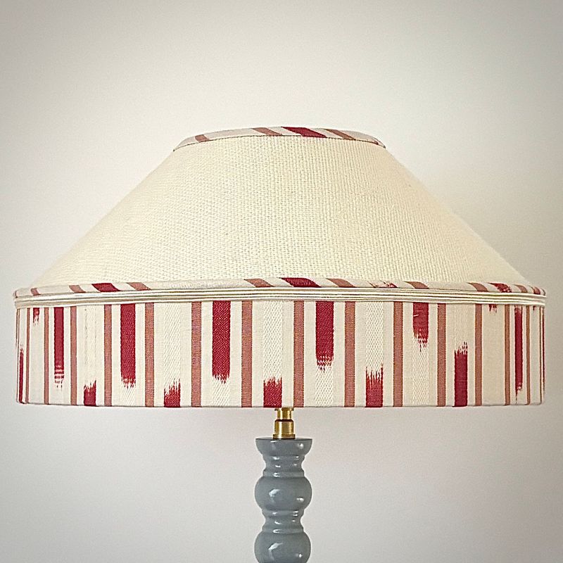 Abat-jour conique à bandeau en jute et tissu Colefax and Fowler