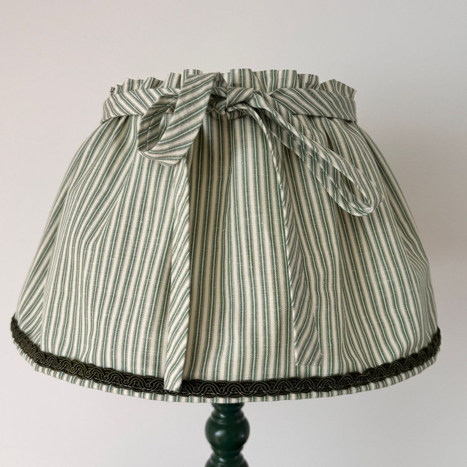 Abat-jour couture juponné en tissu anglais