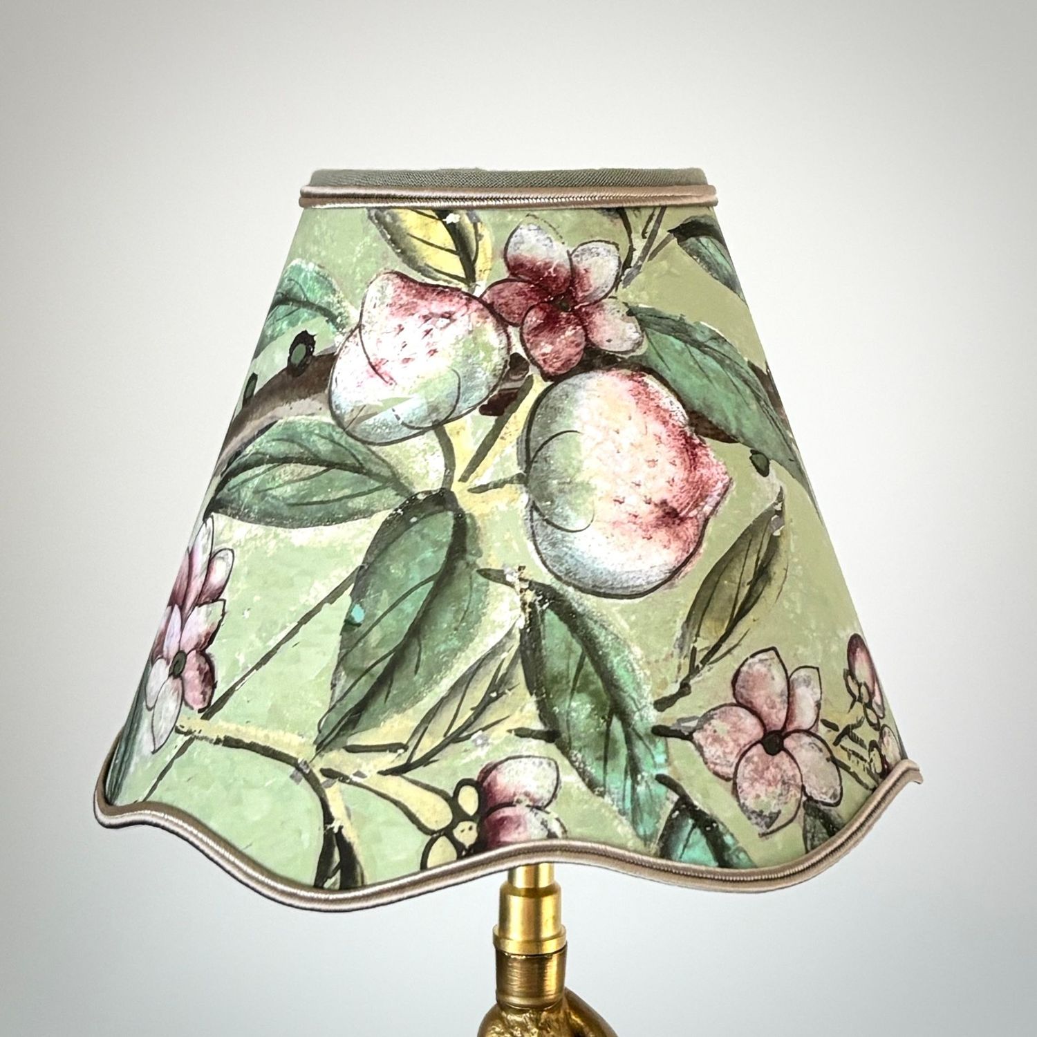 Abat-jour à festons papier peint Antoinette Poisson