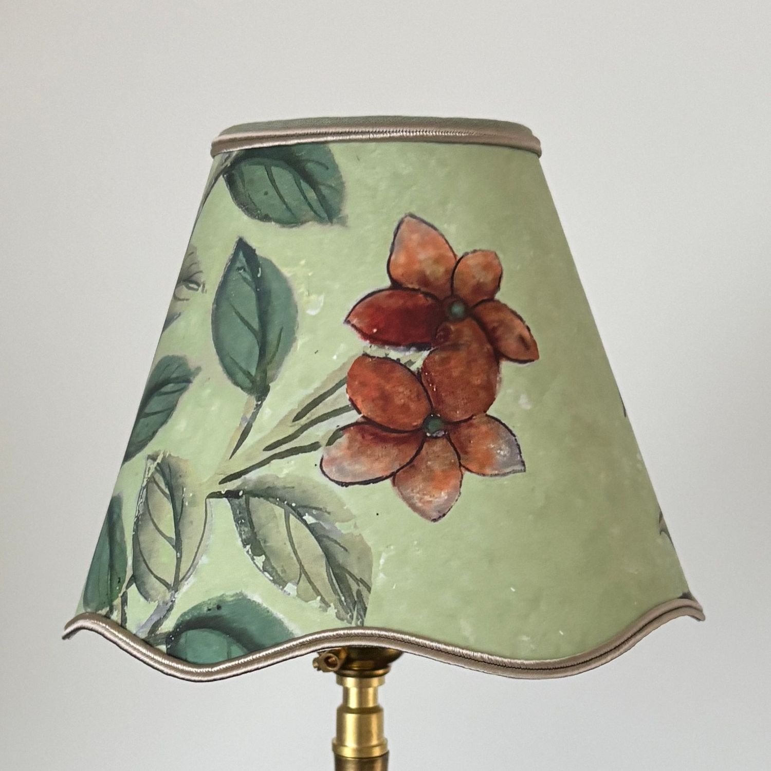 Abat-jour à festons papier peint Antoinette Poisson