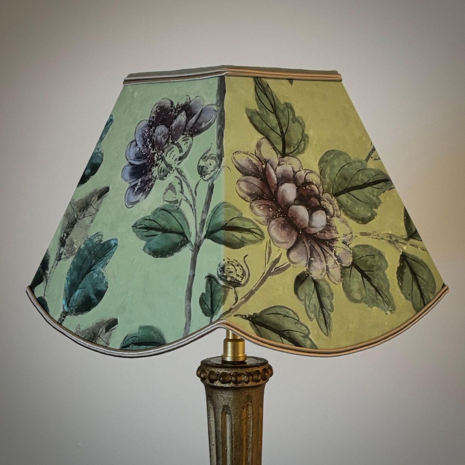 Abat-jour à festons papier peint Antoinette Poisson Abat-jour à festons papier peint Antoinette Poisson