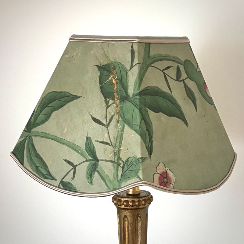 Abat-jour à festons papier peint Pierre Frey