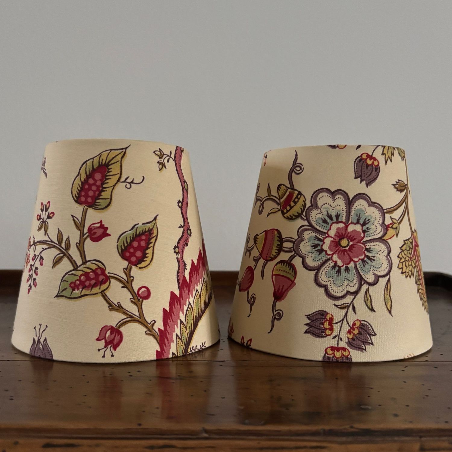 Paire abat-jour pince flamme tissu Braquenié Paire abat-jour pince flamme tissu Braquenié