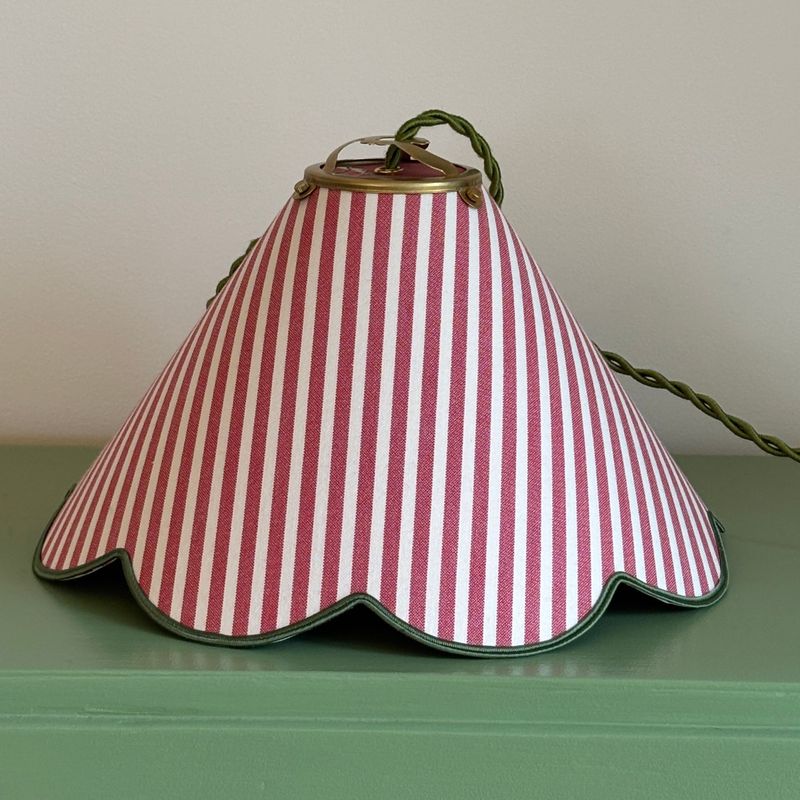 Baladeuse en tissu et papier peint anglais